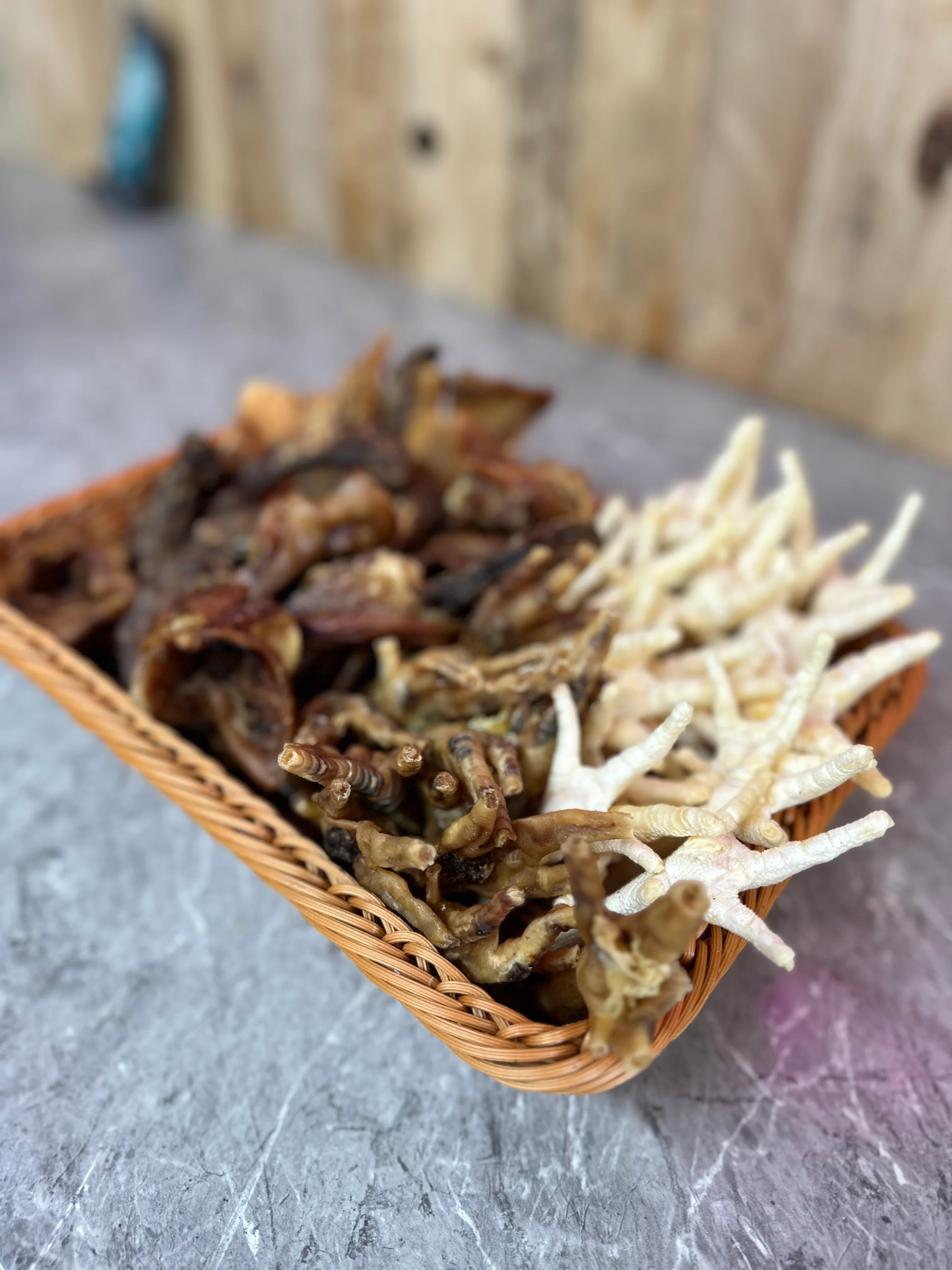 1kg Mixed bag dog treat bundle. (Roughly 50+items) pork crunch/chicken feet/ puffed chicken feet/ beef skin/duck necks - Image 3